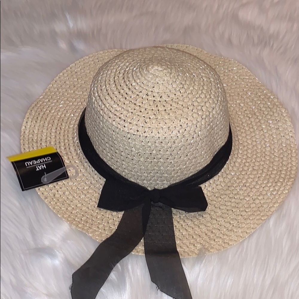 Sunhat with black accent